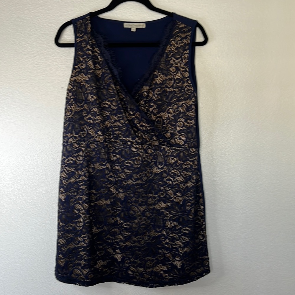 EUC Kimi + Kai Lace Maternity Top Navy Beige sz L